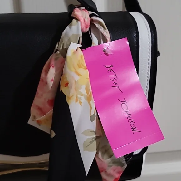 Bestsy Johnson Bag - Picture 2 of 8